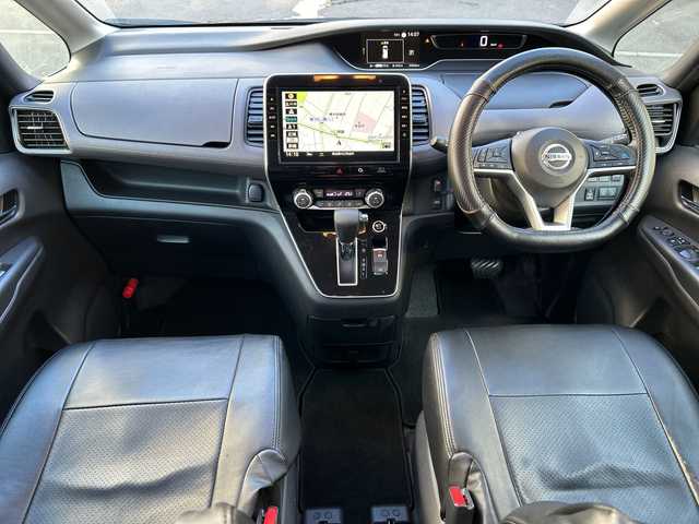 日産 セレナ ハイウェイスター V 埼玉県 2020(令2)年 5.6万km ダイヤモンドブラック 登録時走行距離55926km/純正メーカーナビ/　・フルセグ、CD、DVD(ブルーレイ)/　　BT、USB、iPad、SD、ミュージックサーバー/TVキャンセラー/全方位カメラ/両側パワースライドドア(ハンズフリー機能あり)/衝突軽減システム/レーンアシスト/追従クルーズコントロール/ブラインドスポット/黒革調シートカバー/ステアリングリモコン/LEDヘッドライト/フォグランプ/コーナーセンサー/オートブレーキホールド/革巻きハンドル/サイドエアロ/リアスポイラー/アイドリングストップ/ビルトインETC2.0/純正ドライブレコーダー/純正16インチアルミホイール/プッシュスタート/スマートキー×2/横滑り防止装置/ウィンカーミラー/純正フロアマット/ドアバイザー/取扱説明書/ナビ取扱説明書/保証書