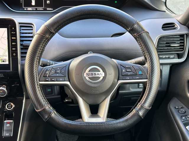 日産 セレナ ハイウェイスター V 埼玉県 2020(令2)年 5.6万km ダイヤモンドブラック 登録時走行距離55926km/純正メーカーナビ/　・フルセグ、CD、DVD(ブルーレイ)/　　BT、USB、iPad、SD、ミュージックサーバー/TVキャンセラー/全方位カメラ/両側パワースライドドア(ハンズフリー機能あり)/衝突軽減システム/レーンアシスト/追従クルーズコントロール/ブラインドスポット/黒革調シートカバー/ステアリングリモコン/LEDヘッドライト/フォグランプ/コーナーセンサー/オートブレーキホールド/革巻きハンドル/サイドエアロ/リアスポイラー/アイドリングストップ/ビルトインETC2.0/純正ドライブレコーダー/純正16インチアルミホイール/プッシュスタート/スマートキー×2/横滑り防止装置/ウィンカーミラー/純正フロアマット/ドアバイザー/取扱説明書/ナビ取扱説明書/保証書