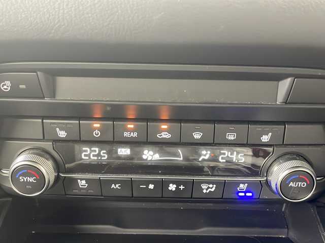 マツダ ＣＸ－８ XD Lパッケージ 岐阜県 2021(令3)年 7万km ジェットブラックマイカ ４ＷＤ　/純正１０.25インチセンターディスプレイ/（AM/FM/フルセグTV/Bluetooth）/全周囲カメラ/ＢＯＳＥサウンド　/アダプティブ・ドライビング・ディスプレイ（ＨＵＤ）　/ハンズフリー付パワーリフトゲート/社外ＥＴＣ　/前後ドラレコ　/シートヒーター（運転席・助手席）/シートベンチレーション（運転席・助手席）/セカンドシートシートヒーター/ステアリングヒーター/パワーシート（運転席・助手席）/ワイヤレス充電　/ルーフレール　/純正フロアマット/純正１９AW/アダプティブLEDヘッドライト/ヒルローンチアシスト/レーダークルーズコントロール/i-ACTIVSENSE/アドバンスト・スマート・シティ・ブレーキサポート/ブラインドスポットモニター/リア・クロス・トラフィック・アラート/レーンキープアシスト/先進ライト/パーキングセンサー