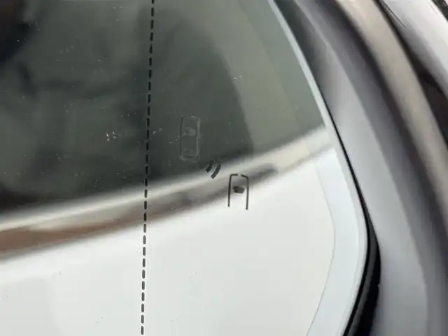 レクサス ＮＸ 300h Fスポーツ 愛知県 2016(平28)年 5.8万km ホワイトノーヴァガラスフレーク 三眼LEDヘッドライト/全方位カメラ/BSM/TRDエアロ/ACC/ETC2.0/シートヒーター、エアシート（D+N)/衝突軽減ブレーキ/レーンキープアシスト/オートハイビーム/コーナーセンサー（前後）/ドラレコ前後/電子パーキング/オートホールド/パドルシフト/パワーバックドア/パワーシート（D+N)/純正18インチAW/純正フロアマット/フォグライト/取説、保証書/フロントグリル後期仕様