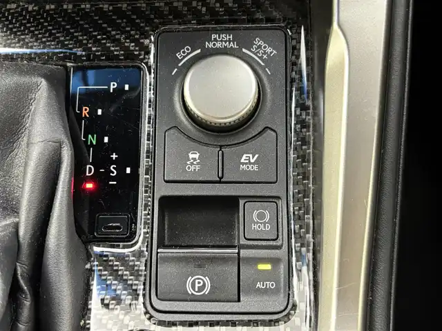 レクサス ＮＸ 300h Fスポーツ 愛知県 2016(平28)年 5.8万km ホワイトノーヴァガラスフレーク 三眼LEDヘッドライト/全方位カメラ/BSM/TRDエアロ/ACC/ETC2.0/シートヒーター、エアシート（D+N)/衝突軽減ブレーキ/レーンキープアシスト/オートハイビーム/コーナーセンサー（前後）/ドラレコ前後/電子パーキング/オートホールド/パドルシフト/パワーバックドア/パワーシート（D+N)/純正18インチAW/純正フロアマット/フォグライト/取説、保証書/フロントグリル後期仕様