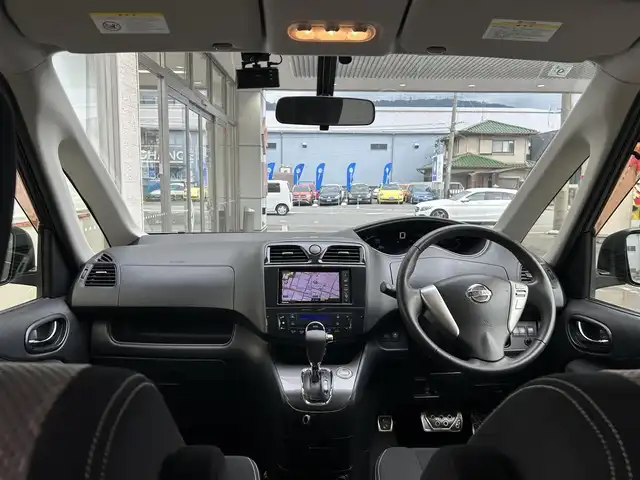 日産 セレナ ライダー ブラックライン 大阪府 2012(平24)年 15.1万km スーパーブラック 社外ナビ/（フルセグ／ＢＴ／ＣＤ／ＤＶＤ）/バックカメラ/後席用モニター/エアロパーツ/横滑り機能/３列シート/両側パワースライドドア/純正フロアマット/社外１６インチＡＷ/ドラレコ/ＥＴＣ