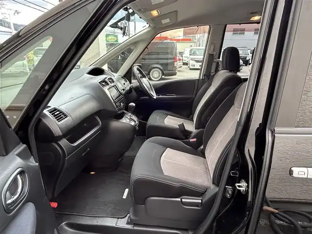 日産 セレナ ライダー ブラックライン 大阪府 2012(平24)年 15.1万km スーパーブラック 社外ナビ/（フルセグ／ＢＴ／ＣＤ／ＤＶＤ）/バックカメラ/後席用モニター/エアロパーツ/横滑り機能/３列シート/両側パワースライドドア/純正フロアマット/社外１６インチＡＷ/ドラレコ/ＥＴＣ