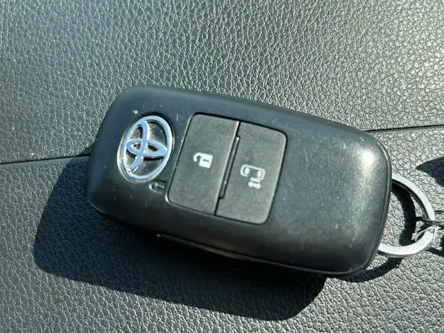 トヨタ ルーミー X 佐賀県 2022(令4)年 3.9万km パールホワイトⅢ 純正７インチＳＤナビ/・AUX/Bluetooth/AM/FM/バックカメラ/ビルトインＥＴＣ/左後パワースライドドア/後席用サイドサンシェード/純正ハロゲンヘッドライト/純正アルミホイール/純正フロアマット/取り扱い説明書/トヨタセーフティセンス/・衝突軽減被害ブレーキ/・盗難防止装置/・オートライト/・コーナーセンサー/・横滑り防止機能