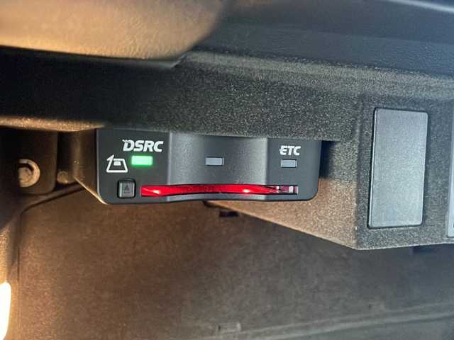 アウディ ＴＴクーペ 1．8 TFSI 愛知県 2017(平29)年 7.9万km ミトスブラックメタリック 12.3インチデジタルメーターディスプレイナビ/バックカメラ/フルセグTV・Bluetooth・CD・DVD・SD・AM・FM/ETC/純正17インチアルミホイール/スタッドレスタイヤ/純正フロアマット/革巻きステアリング/パドルシフト/ステアリングスイッチ/クルーズコントロール/アイドリングストップ/横滑り防止/HIDヘッドライト/オートライト/電動格納ミラー/プッシュスタート/スマートキー/スペアキー1本/保証書・取扱説明書