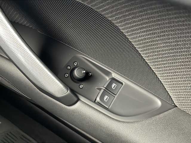 アウディ ＴＴクーペ 1．8 TFSI 愛知県 2017(平29)年 7.9万km ミトスブラックメタリック 12.3インチデジタルメーターディスプレイナビ/バックカメラ/フルセグTV・Bluetooth・CD・DVD・SD・AM・FM/ETC/純正17インチアルミホイール/スタッドレスタイヤ/純正フロアマット/革巻きステアリング/パドルシフト/ステアリングスイッチ/クルーズコントロール/アイドリングストップ/横滑り防止/HIDヘッドライト/オートライト/電動格納ミラー/プッシュスタート/スマートキー/スペアキー1本/保証書・取扱説明書