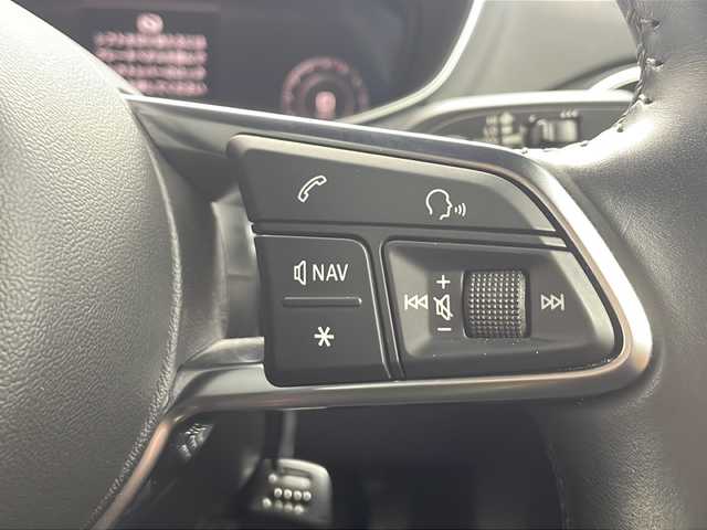 アウディ ＴＴクーペ 1．8 TFSI 愛知県 2017(平29)年 7.9万km ミトスブラックメタリック 12.3インチデジタルメーターディスプレイナビ/バックカメラ/フルセグTV・Bluetooth・CD・DVD・SD・AM・FM/ETC/純正17インチアルミホイール/スタッドレスタイヤ/純正フロアマット/革巻きステアリング/パドルシフト/ステアリングスイッチ/クルーズコントロール/アイドリングストップ/横滑り防止/HIDヘッドライト/オートライト/電動格納ミラー/プッシュスタート/スマートキー/スペアキー1本/保証書・取扱説明書