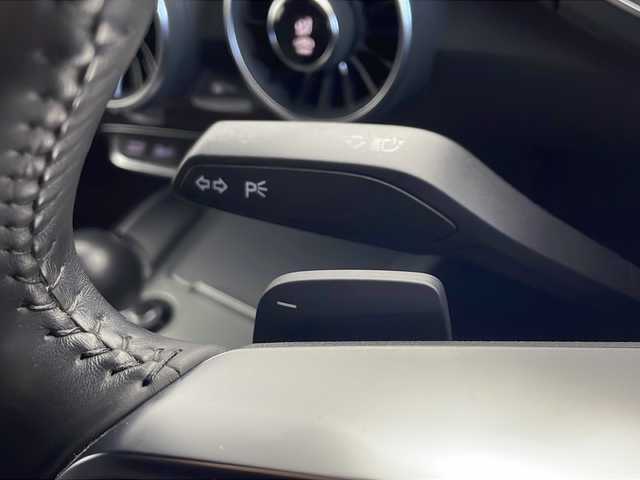 アウディ ＴＴクーペ 1．8 TFSI 愛知県 2017(平29)年 7.9万km ミトスブラックメタリック 12.3インチデジタルメーターディスプレイナビ/バックカメラ/フルセグTV・Bluetooth・CD・DVD・SD・AM・FM/ETC/純正17インチアルミホイール/スタッドレスタイヤ/純正フロアマット/革巻きステアリング/パドルシフト/ステアリングスイッチ/クルーズコントロール/アイドリングストップ/横滑り防止/HIDヘッドライト/オートライト/電動格納ミラー/プッシュスタート/スマートキー/スペアキー1本/保証書・取扱説明書