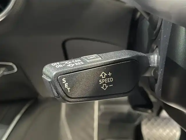 アウディ ＴＴクーペ 1．8 TFSI 愛知県 2017(平29)年 7.9万km ミトスブラックメタリック 12.3インチデジタルメーターディスプレイナビ/バックカメラ/フルセグTV・Bluetooth・CD・DVD・SD・AM・FM/ETC/純正17インチアルミホイール/スタッドレスタイヤ/純正フロアマット/革巻きステアリング/パドルシフト/ステアリングスイッチ/クルーズコントロール/アイドリングストップ/横滑り防止/HIDヘッドライト/オートライト/電動格納ミラー/プッシュスタート/スマートキー/スペアキー1本/保証書・取扱説明書