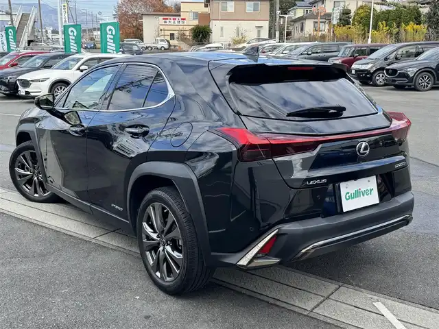レクサス ＵＸ 250h Fスポーツ 静岡県 2021(令3)年 4.5万km グラファイトブラックガラスフレーク ●純正10.3インチナビ/(フルセグ/CD/DVD/Bluetooth/AUX)/●レザーシート/●前席パワーシート/(運転席シートメモリ付き)/●前席シートヒーター＆エアシート/●バックカメラ/●レーダークルーズコントロール/●ブラインドスポットモニター/●プリクラッシュセーフティ/●レーンキープアシスト/●前後クリアランスソナー/●電動パーキングブレーキ/●オートブレーキホールド/●三眼LEDヘッドライト＆フォグランプ/●オートライト/●オートマチックハイビーム/●革巻きステアリング/●ステアリングスイッチ/●ステアリングヒーター/●ETC2.0/●前後ドライブレコーダー/●電動リアゲート/●チルト＆テレスコピック機構/●リバース連動ドアミラー/●パドルシフト/●スマートキー/●プッシュスタート/●純正フロアマット/●純正18インチアルミホイール/●ダブル＋サイド＋ニーSRS＋ABS