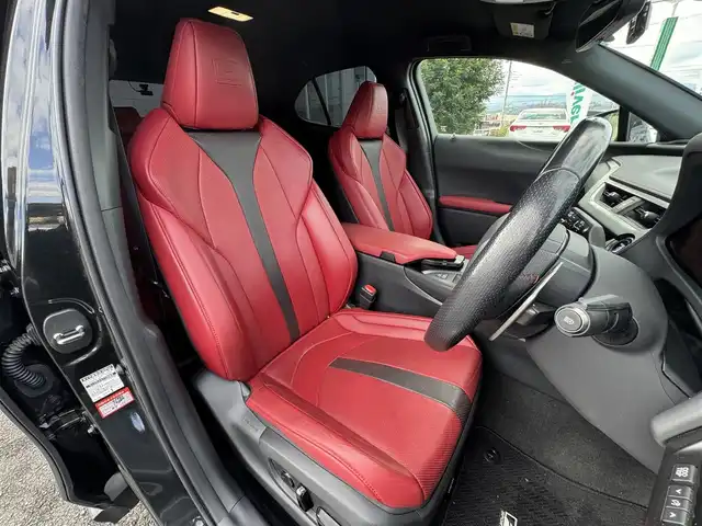 レクサス ＵＸ 250h Fスポーツ 静岡県 2021(令3)年 4.5万km グラファイトブラックガラスフレーク ●純正10.3インチナビ/(フルセグ/CD/DVD/Bluetooth/AUX)/●レザーシート/●前席パワーシート/(運転席シートメモリ付き)/●前席シートヒーター＆エアシート/●バックカメラ/●レーダークルーズコントロール/●ブラインドスポットモニター/●プリクラッシュセーフティ/●レーンキープアシスト/●前後クリアランスソナー/●電動パーキングブレーキ/●オートブレーキホールド/●三眼LEDヘッドライト＆フォグランプ/●オートライト/●オートマチックハイビーム/●革巻きステアリング/●ステアリングスイッチ/●ステアリングヒーター/●ETC2.0/●前後ドライブレコーダー/●電動リアゲート/●チルト＆テレスコピック機構/●リバース連動ドアミラー/●パドルシフト/●スマートキー/●プッシュスタート/●純正フロアマット/●純正18インチアルミホイール/●ダブル＋サイド＋ニーSRS＋ABS