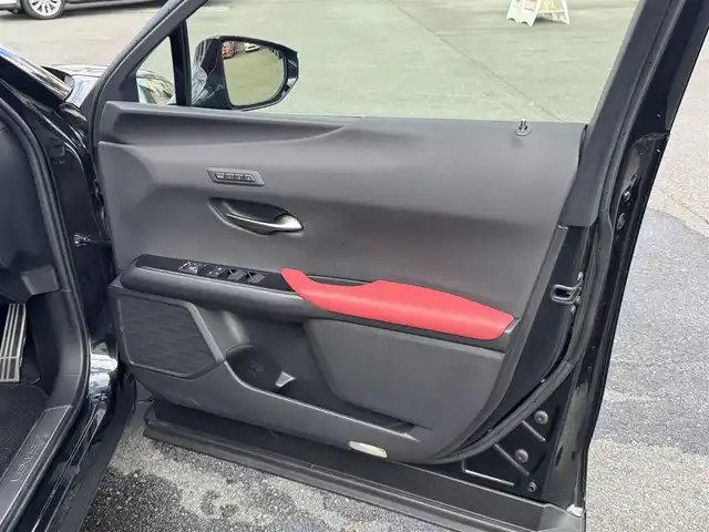 レクサス ＵＸ 250h Fスポーツ 静岡県 2021(令3)年 4.5万km グラファイトブラックガラスフレーク ●純正10.3インチナビ/(フルセグ/CD/DVD/Bluetooth/AUX)/●レザーシート/●前席パワーシート/(運転席シートメモリ付き)/●前席シートヒーター＆エアシート/●バックカメラ/●レーダークルーズコントロール/●ブラインドスポットモニター/●プリクラッシュセーフティ/●レーンキープアシスト/●前後クリアランスソナー/●電動パーキングブレーキ/●オートブレーキホールド/●三眼LEDヘッドライト＆フォグランプ/●オートライト/●オートマチックハイビーム/●革巻きステアリング/●ステアリングスイッチ/●ステアリングヒーター/●ETC2.0/●前後ドライブレコーダー/●電動リアゲート/●チルト＆テレスコピック機構/●リバース連動ドアミラー/●パドルシフト/●スマートキー/●プッシュスタート/●純正フロアマット/●純正18インチアルミホイール/●ダブル＋サイド＋ニーSRS＋ABS