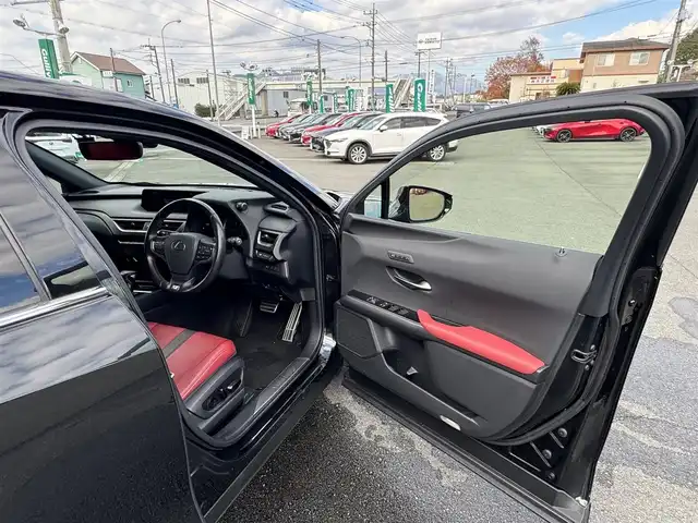 レクサス ＵＸ 250h Fスポーツ 静岡県 2021(令3)年 4.5万km グラファイトブラックガラスフレーク ●純正10.3インチナビ/(フルセグ/CD/DVD/Bluetooth/AUX)/●レザーシート/●前席パワーシート/(運転席シートメモリ付き)/●前席シートヒーター＆エアシート/●バックカメラ/●レーダークルーズコントロール/●ブラインドスポットモニター/●プリクラッシュセーフティ/●レーンキープアシスト/●前後クリアランスソナー/●電動パーキングブレーキ/●オートブレーキホールド/●三眼LEDヘッドライト＆フォグランプ/●オートライト/●オートマチックハイビーム/●革巻きステアリング/●ステアリングスイッチ/●ステアリングヒーター/●ETC2.0/●前後ドライブレコーダー/●電動リアゲート/●チルト＆テレスコピック機構/●リバース連動ドアミラー/●パドルシフト/●スマートキー/●プッシュスタート/●純正フロアマット/●純正18インチアルミホイール/●ダブル＋サイド＋ニーSRS＋ABS