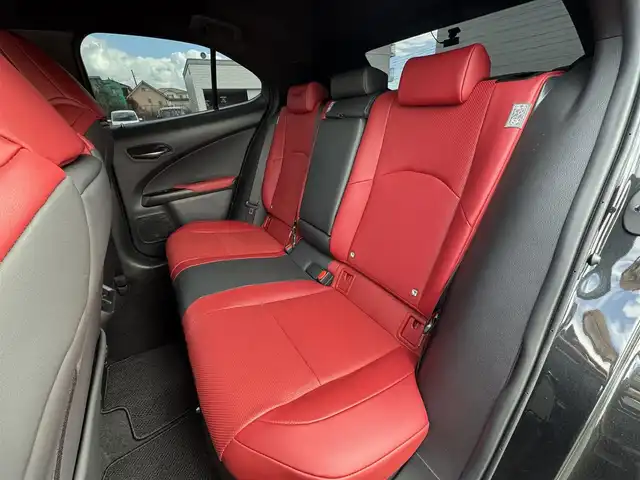 レクサス ＵＸ 250h Fスポーツ 静岡県 2021(令3)年 4.5万km グラファイトブラックガラスフレーク ●純正10.3インチナビ/(フルセグ/CD/DVD/Bluetooth/AUX)/●レザーシート/●前席パワーシート/(運転席シートメモリ付き)/●前席シートヒーター＆エアシート/●バックカメラ/●レーダークルーズコントロール/●ブラインドスポットモニター/●プリクラッシュセーフティ/●レーンキープアシスト/●前後クリアランスソナー/●電動パーキングブレーキ/●オートブレーキホールド/●三眼LEDヘッドライト＆フォグランプ/●オートライト/●オートマチックハイビーム/●革巻きステアリング/●ステアリングスイッチ/●ステアリングヒーター/●ETC2.0/●前後ドライブレコーダー/●電動リアゲート/●チルト＆テレスコピック機構/●リバース連動ドアミラー/●パドルシフト/●スマートキー/●プッシュスタート/●純正フロアマット/●純正18インチアルミホイール/●ダブル＋サイド＋ニーSRS＋ABS