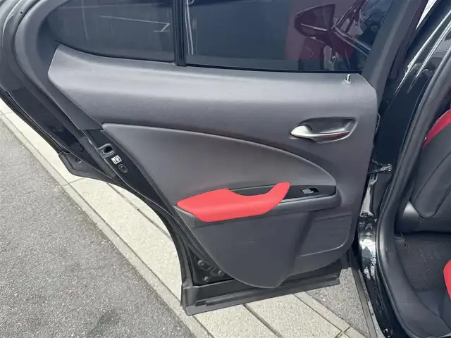 レクサス ＵＸ 250h Fスポーツ 静岡県 2021(令3)年 4.5万km グラファイトブラックガラスフレーク ●純正10.3インチナビ/(フルセグ/CD/DVD/Bluetooth/AUX)/●レザーシート/●前席パワーシート/(運転席シートメモリ付き)/●前席シートヒーター＆エアシート/●バックカメラ/●レーダークルーズコントロール/●ブラインドスポットモニター/●プリクラッシュセーフティ/●レーンキープアシスト/●前後クリアランスソナー/●電動パーキングブレーキ/●オートブレーキホールド/●三眼LEDヘッドライト＆フォグランプ/●オートライト/●オートマチックハイビーム/●革巻きステアリング/●ステアリングスイッチ/●ステアリングヒーター/●ETC2.0/●前後ドライブレコーダー/●電動リアゲート/●チルト＆テレスコピック機構/●リバース連動ドアミラー/●パドルシフト/●スマートキー/●プッシュスタート/●純正フロアマット/●純正18インチアルミホイール/●ダブル＋サイド＋ニーSRS＋ABS