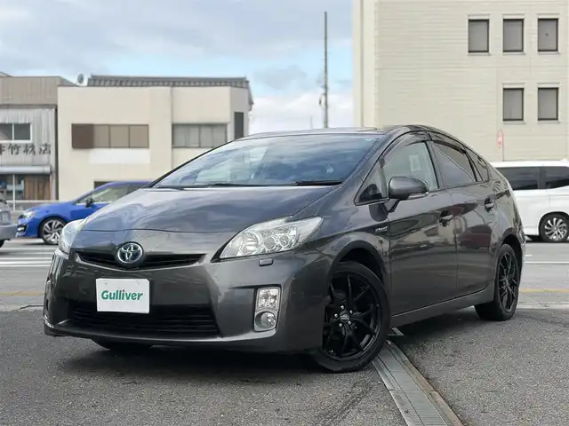 トヨタ プリウス S　LEDエディション 三重県 2010(平22)年 11.5万km グレーメタリック 純正ナビ/　・Bluetooth/　・DVD再生/　・AUX /　・SD/　・CD録音/　・TV/バックカメラ　/スマートキーx２/プッシュスタート/クルーズコントロール/LEDヘッドライト/LEDフォグライト/オートライト/革巻きステアリング/ステアリングスイッチ/ビルトインETC/電動格納ミラー/ウィンカーミラー/スモークフィルム/スペアタイヤ/フロアマット/ドアバイザー/サイド/カーテンエアバック/純正１５インチAW積み込み/　・サマー195/65R15