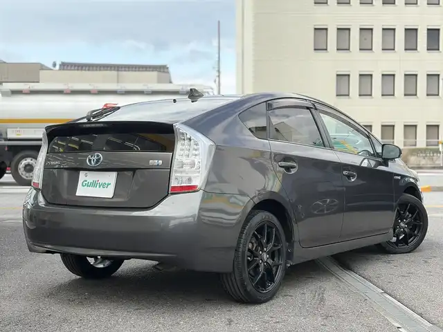 トヨタ プリウス S　LEDエディション 三重県 2010(平22)年 11.5万km グレーメタリック 純正ナビ/　・Bluetooth/　・DVD再生/　・AUX /　・SD/　・CD録音/　・TV/バックカメラ　/スマートキーx２/プッシュスタート/クルーズコントロール/LEDヘッドライト/LEDフォグライト/オートライト/革巻きステアリング/ステアリングスイッチ/ビルトインETC/電動格納ミラー/ウィンカーミラー/スモークフィルム/スペアタイヤ/フロアマット/ドアバイザー/サイド/カーテンエアバック/純正１５インチAW積み込み/　・サマー195/65R15