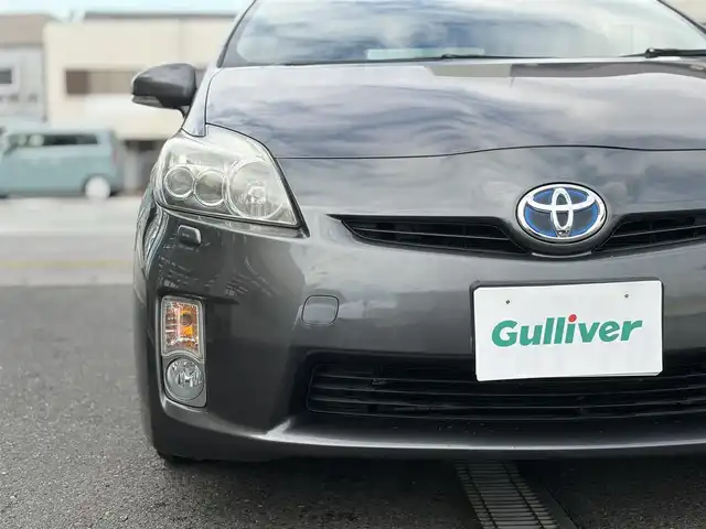 トヨタ プリウス S　LEDエディション 三重県 2010(平22)年 11.5万km グレーメタリック 純正ナビ/　・Bluetooth/　・DVD再生/　・AUX /　・SD/　・CD録音/　・TV/バックカメラ　/スマートキーx２/プッシュスタート/クルーズコントロール/LEDヘッドライト/LEDフォグライト/オートライト/革巻きステアリング/ステアリングスイッチ/ビルトインETC/電動格納ミラー/ウィンカーミラー/スモークフィルム/スペアタイヤ/フロアマット/ドアバイザー/サイド/カーテンエアバック/純正１５インチAW積み込み/　・サマー195/65R15