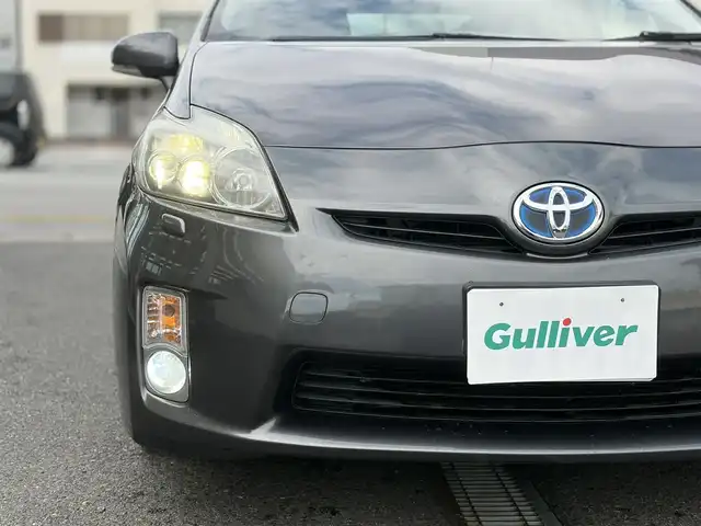 トヨタ プリウス S　LEDエディション 三重県 2010(平22)年 11.5万km グレーメタリック 純正ナビ/　・Bluetooth/　・DVD再生/　・AUX /　・SD/　・CD録音/　・TV/バックカメラ　/スマートキーx２/プッシュスタート/クルーズコントロール/LEDヘッドライト/LEDフォグライト/オートライト/革巻きステアリング/ステアリングスイッチ/ビルトインETC/電動格納ミラー/ウィンカーミラー/スモークフィルム/スペアタイヤ/フロアマット/ドアバイザー/サイド/カーテンエアバック/純正１５インチAW積み込み/　・サマー195/65R15
