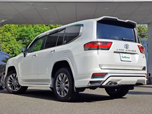 トヨタ ランドクルーザー ZX 大阪府 2023(令5)年 0.5万km プレシャスホワイトパール 禁煙車/T-connect12.3型ナビ/・フルセグTV/CD/DVD/BluRay/SD/HDMI/AndroidAuto/Applecarplay/BT/miracast//リアエンターテインメント11.6型ディスプレイ×２/JBLプレミアムサウンド/モデリスタエアロ(F.R)/寒冷地仕様/マルチテレインモニター/LEDヘッドライト/ビルトインETC/ハンズフリーパワーバックドア/ムーンルーフ/パノラミックビューモニター/アダプティブハイビーム/ブラインドスポットモニター/パーキングサポートブレーキ