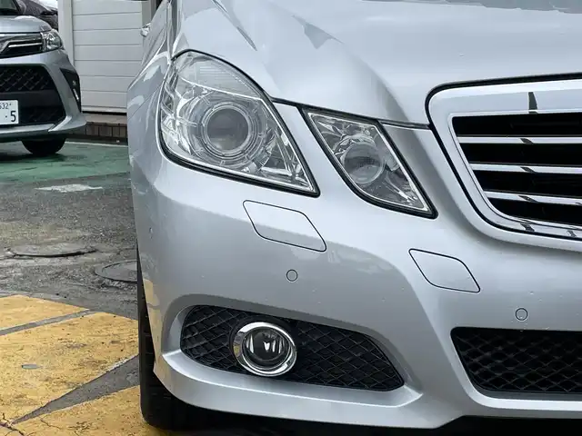 メルセデス・ベンツ Ｅ３５０ アバンギャルド 神奈川県 2010(平22)年 4.9万km イリジウムシルバー 純正HDDナビ/黒革シート/前席シートヒーター/前席パワーシート/クルーズコントロール/電動リアサンシェイド/コーナーセンサー/キセノンライト/キーレスゴー×2/ETC/保証書/取扱説明書