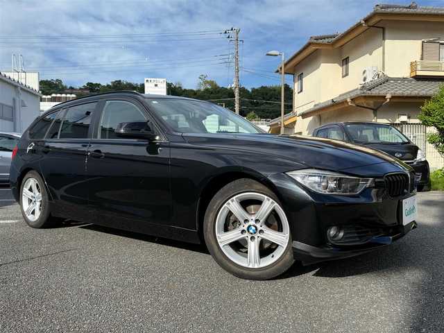 ＢＭＷ ３２０ｉ ツーリング 静岡県 2014(平26)年 6.8万km サファイアブラックP 走行67694キロ（登録時）/検査R7年10月25日まで/インテリジェントセーフティ/コンフォートアクセス/純正HDDナビゲーション/・Bluetoothオーディオ/・DVD再生可能/・ミュージックコレクション/カロッツェリア地デジチューナー/ETC/バックカメラ/ドライブレコーダー内蔵（前後カメラ）/　　　デジタルインナーミラー/パワーバックドア/バックセンサー/アクティブクルーズコントロール/車線逸脱警告/プッシュスタート/リモートコントロールキー×2/社外エアロドアミラーカバー/シーケンシャルドアミラーウィンカー/社外フロントグリル/純正17インチアルミホイール/ラゲッジルームカバー/セパレートネット/HIDヘッドライト/フォグランプ/取説・保証書
