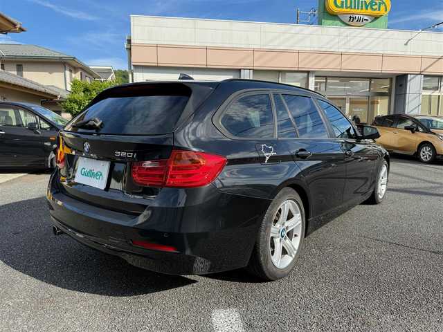 ＢＭＷ ３２０ｉ ツーリング 静岡県 2014(平26)年 6.8万km サファイアブラックP 走行67694キロ（登録時）/検査R7年10月25日まで/インテリジェントセーフティ/コンフォートアクセス/純正HDDナビゲーション/・Bluetoothオーディオ/・DVD再生可能/・ミュージックコレクション/カロッツェリア地デジチューナー/ETC/バックカメラ/ドライブレコーダー内蔵（前後カメラ）/　　　デジタルインナーミラー/パワーバックドア/バックセンサー/アクティブクルーズコントロール/車線逸脱警告/プッシュスタート/リモートコントロールキー×2/社外エアロドアミラーカバー/シーケンシャルドアミラーウィンカー/社外フロントグリル/純正17インチアルミホイール/ラゲッジルームカバー/セパレートネット/HIDヘッドライト/フォグランプ/取説・保証書