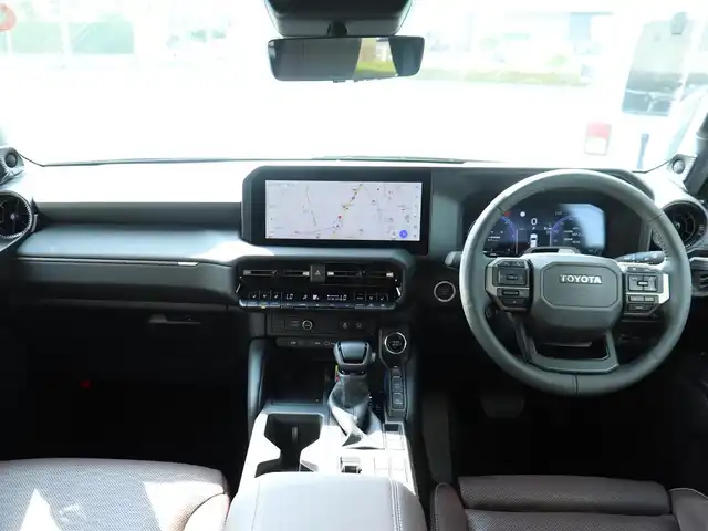 トヨタ ランドクルーザー ２５０ ZX ファーストエディション 神奈川県 2024(令6)年 0.4万km プラチナホワイトパールマイカ ワンオーナー /純正メモリナビ/フルセグテレビ/バックカメラ/全周囲カメラ/コーナーセンサー/ウィンカーミラー/JBLスピーカー/クルーズコントロール/サンルーフ/ドアバイザー/プッシュスタート/ETC2.0/100V電源/純正18インチAW/純正フロアマット/モデリスタ /オーバーフェンダー/シグネチャーイルミブレード/バックドアガーニッシュ/フロントアンダーカバー/フロントバンパーガード/リアバンパーガーニッシュ/リアバンパーステップガード/保証書/取説/スペアキー×1