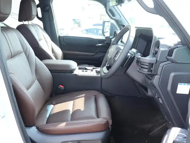 トヨタ ランドクルーザー ２５０ ZX ファーストエディション 神奈川県 2024(令6)年 0.4万km プラチナホワイトパールマイカ ワンオーナー /純正メモリナビ/フルセグテレビ/バックカメラ/全周囲カメラ/コーナーセンサー/ウィンカーミラー/JBLスピーカー/クルーズコントロール/サンルーフ/ドアバイザー/プッシュスタート/ETC2.0/100V電源/純正18インチAW/純正フロアマット/モデリスタ /オーバーフェンダー/シグネチャーイルミブレード/バックドアガーニッシュ/フロントアンダーカバー/フロントバンパーガード/リアバンパーガーニッシュ/リアバンパーステップガード/保証書/取説/スペアキー×1