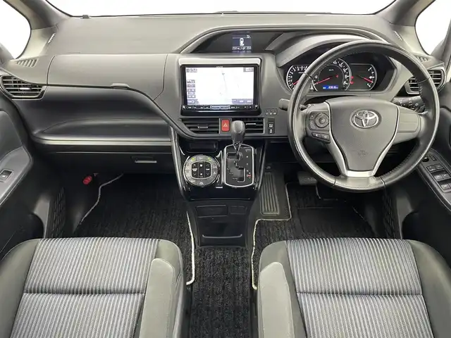 トヨタ ヴォクシー ZS 煌Ⅱ 富山県 2017(平29)年 8.4万km ホワイトパールクリスタルシャイン ９型社外ナビ（ＦＭ/ＡＭ/ＣＤ/ＤＶＤ/Ｂｌｕｅｔｏｏｔｈ)/フルセグTV/バックカメラ/両側パワースライドドア/プリクラッシュセーフティ/先行車発進告知/LEDヘッドライト/オートライト/オートハイビーム/ビルトインＥＴＣ/フォグランプ/電格ウィンカーミラー/アイドリングストップ/革巻きステアリング/ドアバイザー/プッシュスタート/スマートキー