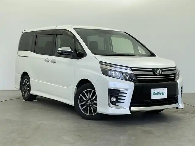 トヨタ ヴォクシー ZS 煌Ⅱ 富山県 2017(平29)年 8.4万km ホワイトパールクリスタルシャイン ９型社外ナビ（ＦＭ/ＡＭ/ＣＤ/ＤＶＤ/Ｂｌｕｅｔｏｏｔｈ)/フルセグTV/バックカメラ/両側パワースライドドア/プリクラッシュセーフティ/先行車発進告知/LEDヘッドライト/オートライト/オートハイビーム/ビルトインＥＴＣ/フォグランプ/電格ウィンカーミラー/アイドリングストップ/革巻きステアリング/ドアバイザー/プッシュスタート/スマートキー