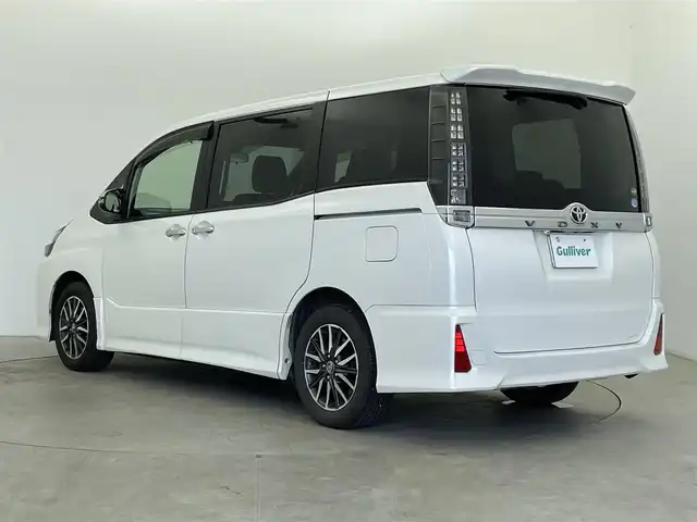 トヨタ ヴォクシー ZS 煌Ⅱ 富山県 2017(平29)年 8.4万km ホワイトパールクリスタルシャイン ９型社外ナビ（ＦＭ/ＡＭ/ＣＤ/ＤＶＤ/Ｂｌｕｅｔｏｏｔｈ)/フルセグTV/バックカメラ/両側パワースライドドア/プリクラッシュセーフティ/先行車発進告知/LEDヘッドライト/オートライト/オートハイビーム/ビルトインＥＴＣ/フォグランプ/電格ウィンカーミラー/アイドリングストップ/革巻きステアリング/ドアバイザー/プッシュスタート/スマートキー