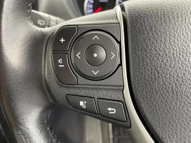 トヨタ ヴォクシー ZS 煌Ⅱ 富山県 2017(平29)年 8.4万km ホワイトパールクリスタルシャイン ９型社外ナビ（ＦＭ/ＡＭ/ＣＤ/ＤＶＤ/Ｂｌｕｅｔｏｏｔｈ)/フルセグTV/バックカメラ/両側パワースライドドア/プリクラッシュセーフティ/先行車発進告知/LEDヘッドライト/オートライト/オートハイビーム/ビルトインＥＴＣ/フォグランプ/電格ウィンカーミラー/アイドリングストップ/革巻きステアリング/ドアバイザー/プッシュスタート/スマートキー