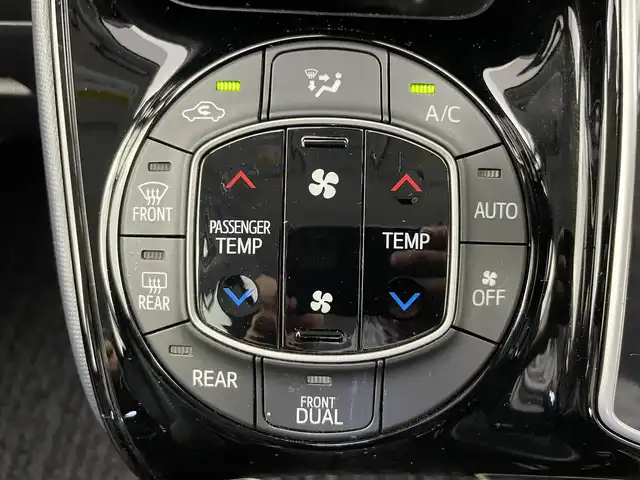 トヨタ ヴォクシー ZS 煌Ⅱ 富山県 2017(平29)年 8.4万km ホワイトパールクリスタルシャイン ９型社外ナビ（ＦＭ/ＡＭ/ＣＤ/ＤＶＤ/Ｂｌｕｅｔｏｏｔｈ)/フルセグTV/バックカメラ/両側パワースライドドア/プリクラッシュセーフティ/先行車発進告知/LEDヘッドライト/オートライト/オートハイビーム/ビルトインＥＴＣ/フォグランプ/電格ウィンカーミラー/アイドリングストップ/革巻きステアリング/ドアバイザー/プッシュスタート/スマートキー