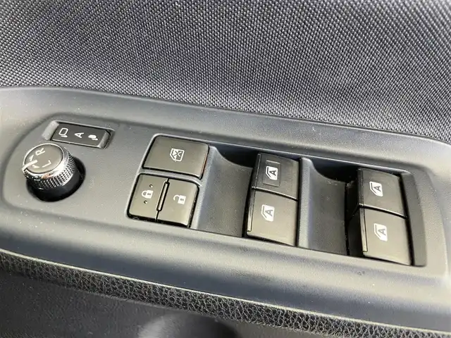 トヨタ ヴォクシー ZS 煌Ⅱ 富山県 2017(平29)年 8.4万km ホワイトパールクリスタルシャイン ９型社外ナビ（ＦＭ/ＡＭ/ＣＤ/ＤＶＤ/Ｂｌｕｅｔｏｏｔｈ)/フルセグTV/バックカメラ/両側パワースライドドア/プリクラッシュセーフティ/先行車発進告知/LEDヘッドライト/オートライト/オートハイビーム/ビルトインＥＴＣ/フォグランプ/電格ウィンカーミラー/アイドリングストップ/革巻きステアリング/ドアバイザー/プッシュスタート/スマートキー