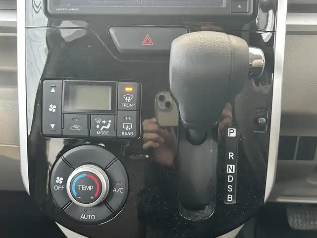 ダイハツ タント X SA Ⅲ 埼玉県 2019(平31)年 2.6万km パールホワイトⅢ 登録時25389km/ワンオーナー/純正ナビ(FM/AM/フルセグTV/BT)/Bカメラ/片側パワースライドドア/運転席シートヒーター/純正フロアマット/純正ドアバイザー/レーンキープアシスト/ＥＴＣ/ドライブレコーダー（前）/オートライト/オートマチックハイビーム/ステアリングスイッチ/スペアキー1本/スマートキー/Pスタート/保証書/車両/ナビ取扱説明書