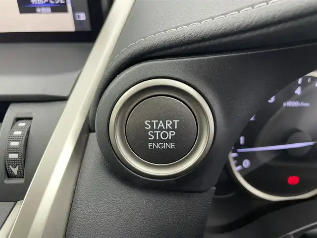 レクサス ＮＸ 300 バージョンL 富山県 2021(令3)年 4.6万km マーキュリーグレーマイカ 純正10.3型ナビ/（AM/FM/CD/DVD/SD/AUX/USB/BT）/フルセグTV/プレミアムサウンド/アラウンドビューモニター/衝突被害軽減ブレーキ/レーンキープアシスト/クリアランスソナー/ブラインドスポットモニター/オートマチックハイビーム/三眼LEDヘッドライト/シーケンシャルウインカー/純正１８インチオプションホイール/電動リアゲート（ハンズフリー機能）/レザーシート/前席パワーシート/前席温熱＋ベンチレーションシート/ステアリングヒーター/ドライブレコーダー/ビルトインETC2.0/AC100V充電/スマートキー×２/プッシュスタート/純正フロアマット/アイドリングストップ/取扱説明書/保証書