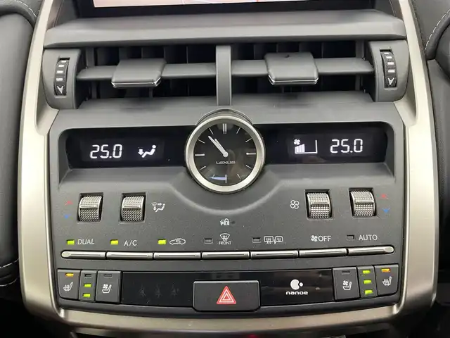 レクサス ＮＸ 300 バージョンL 富山県 2021(令3)年 4.6万km マーキュリーグレーマイカ 純正10.3型ナビ/（AM/FM/CD/DVD/SD/AUX/USB/BT）/フルセグTV/プレミアムサウンド/アラウンドビューモニター/衝突被害軽減ブレーキ/レーンキープアシスト/クリアランスソナー/ブラインドスポットモニター/オートマチックハイビーム/三眼LEDヘッドライト/シーケンシャルウインカー/純正１８インチオプションホイール/電動リアゲート（ハンズフリー機能）/レザーシート/前席パワーシート/前席温熱＋ベンチレーションシート/ステアリングヒーター/ドライブレコーダー/ビルトインETC2.0/AC100V充電/スマートキー×２/プッシュスタート/純正フロアマット/アイドリングストップ/取扱説明書/保証書