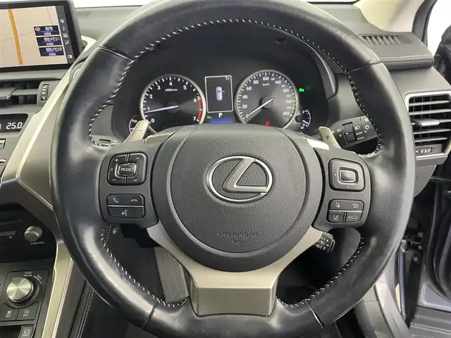 レクサス ＮＸ 300 バージョンL 富山県 2021(令3)年 4.6万km マーキュリーグレーマイカ 純正10.3型ナビ/（AM/FM/CD/DVD/SD/AUX/USB/BT）/フルセグTV/プレミアムサウンド/アラウンドビューモニター/衝突被害軽減ブレーキ/レーンキープアシスト/クリアランスソナー/ブラインドスポットモニター/オートマチックハイビーム/三眼LEDヘッドライト/シーケンシャルウインカー/純正１８インチオプションホイール/電動リアゲート（ハンズフリー機能）/レザーシート/前席パワーシート/前席温熱＋ベンチレーションシート/ステアリングヒーター/ドライブレコーダー/ビルトインETC2.0/AC100V充電/スマートキー×２/プッシュスタート/純正フロアマット/アイドリングストップ/取扱説明書/保証書