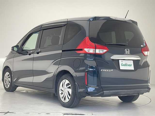 ホンダ フリード＋ G ホンダセンシング 沖縄県 2019(平31)年 7.7万km フォレストグリーンパール 純正ナビ　【VXM-184VFi】/　(フルセグTV　Bluetooth  CD　DVD)　/バックカメラ/ETC　/ドライブレコーダー　/ホンダセンシング　/●衝突軽減ブレーキ〈CMBS〉/●誤発進抑制機能/●ACC〈アダプティブ・クルーズ・コントロール〉/●LKAS〈車線維持支援システム〉/●歩行者事故低減ステアリング/●路外逸脱抑制機能/●先行車発進お知らせ機能/●標識認識機能/ステアリングスイッチ/両側パワースライドドア　/ＬＥＤヘッドライト　/レーンキープアシスト/純正フロアマット/スマートキー/スペアキー/プッシュスタート