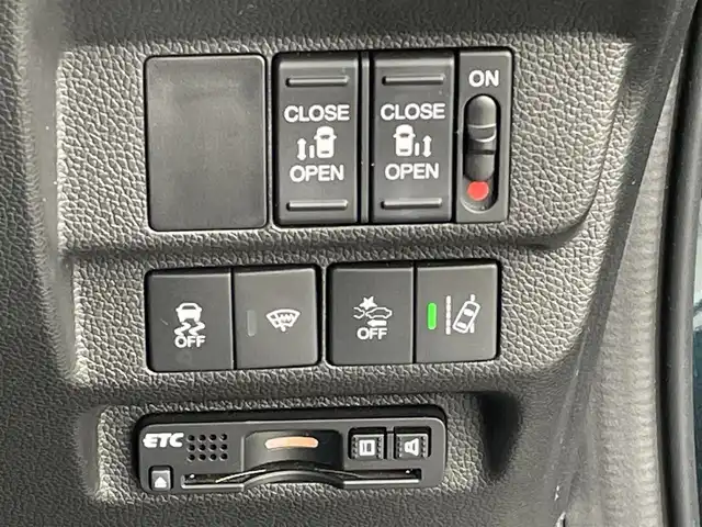 ホンダ フリード＋ G ホンダセンシング 福岡県 2019(平31)年 7.7万km フォレストグリーンパール 純正ナビ　【VXM-184VFi】/　(フルセグTV　Bluetooth  CD　DVD)　/バックカメラ/ETC　/ドライブレコーダー　/ホンダセンシング　/●衝突軽減ブレーキ〈CMBS〉/●誤発進抑制機能/●ACC〈アダプティブ・クルーズ・コントロール〉/●LKAS〈車線維持支援システム〉/●歩行者事故低減ステアリング/●路外逸脱抑制機能/●先行車発進お知らせ機能/●標識認識機能/ステアリングスイッチ/両側パワースライドドア　/ＬＥＤヘッドライト　/レーンキープアシスト/純正フロアマット/スマートキー/スペアキー/プッシュスタート