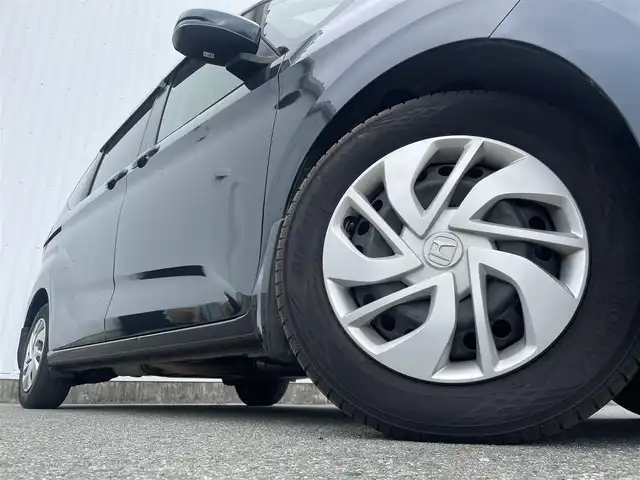 ホンダ フリード＋ G ホンダセンシング 福岡県 2019(平31)年 7.7万km フォレストグリーンパール 純正ナビ　【VXM-184VFi】/　(フルセグTV　Bluetooth  CD　DVD)　/バックカメラ/ETC　/ドライブレコーダー　/ホンダセンシング　/●衝突軽減ブレーキ〈CMBS〉/●誤発進抑制機能/●ACC〈アダプティブ・クルーズ・コントロール〉/●LKAS〈車線維持支援システム〉/●歩行者事故低減ステアリング/●路外逸脱抑制機能/●先行車発進お知らせ機能/●標識認識機能/ステアリングスイッチ/両側パワースライドドア　/ＬＥＤヘッドライト　/レーンキープアシスト/純正フロアマット/スマートキー/スペアキー/プッシュスタート