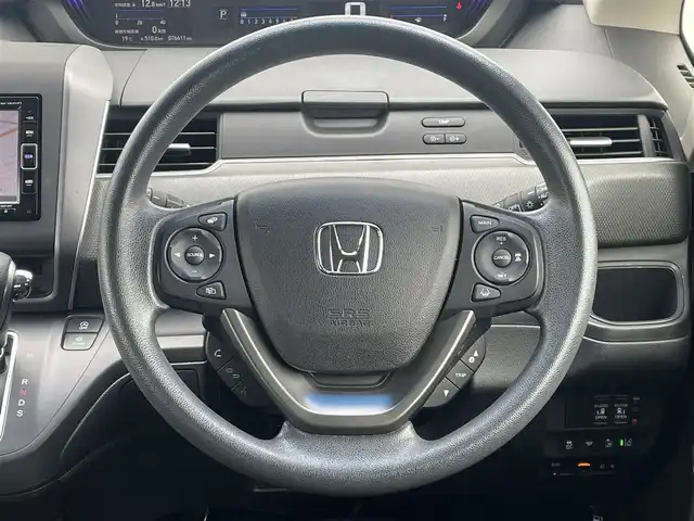 ホンダ フリード＋ G ホンダセンシング 福岡県 2019(平31)年 7.7万km フォレストグリーンパール 純正ナビ　【VXM-184VFi】/　(フルセグTV　Bluetooth  CD　DVD)　/バックカメラ/ETC　/ドライブレコーダー　/ホンダセンシング　/●衝突軽減ブレーキ〈CMBS〉/●誤発進抑制機能/●ACC〈アダプティブ・クルーズ・コントロール〉/●LKAS〈車線維持支援システム〉/●歩行者事故低減ステアリング/●路外逸脱抑制機能/●先行車発進お知らせ機能/●標識認識機能/ステアリングスイッチ/両側パワースライドドア　/ＬＥＤヘッドライト　/レーンキープアシスト/純正フロアマット/スマートキー/スペアキー/プッシュスタート