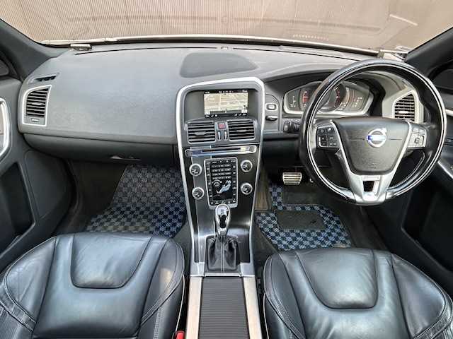 ボルボ ＸＣ６０ D4 SE 道東・釧路十勝 2015(平27)年 15.1万km 白 4WD/純正ナビ　CD/BT/TV/USB/AUX/バックカメラ/ETC2.0/衝突軽減ブレーキ/BLIS/パーキングセンサー/レザーシート/シートヒーター/運転席メモリ付きパワーシート/電動リアゲート/LEDヘッドライト/純正アルミホイール20インチ/純正フロアマット/スペアキーあり/取扱説明書/保証書/記録簿