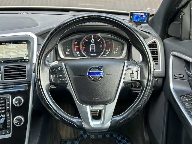 ボルボ ＸＣ６０ D4 SE 道東・釧路十勝 2015(平27)年 15.1万km 白 4WD/純正ナビ　CD/BT/TV/USB/AUX/バックカメラ/ETC2.0/衝突軽減ブレーキ/BLIS/パーキングセンサー/レザーシート/シートヒーター/運転席メモリ付きパワーシート/電動リアゲート/LEDヘッドライト/純正アルミホイール20インチ/純正フロアマット/スペアキーあり/取扱説明書/保証書/記録簿