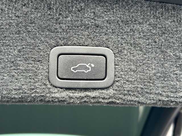 ボルボ ＸＣ６０ D4 SE 道東・釧路十勝 2015(平27)年 15.1万km 白 4WD/純正ナビ　CD/BT/TV/USB/AUX/バックカメラ/ETC2.0/衝突軽減ブレーキ/BLIS/パーキングセンサー/レザーシート/シートヒーター/運転席メモリ付きパワーシート/電動リアゲート/LEDヘッドライト/純正アルミホイール20インチ/純正フロアマット/スペアキーあり/取扱説明書/保証書/記録簿