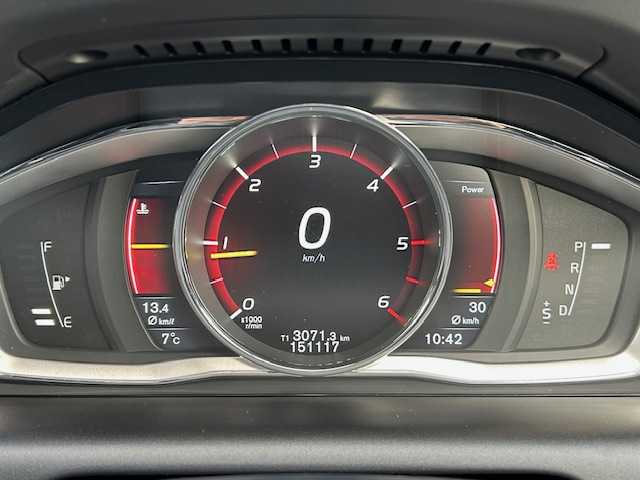 ボルボ ＸＣ６０ D4 SE 道東・釧路十勝 2015(平27)年 15.1万km 白 4WD/純正ナビ　CD/BT/TV/USB/AUX/バックカメラ/ETC2.0/衝突軽減ブレーキ/BLIS/パーキングセンサー/レザーシート/シートヒーター/運転席メモリ付きパワーシート/電動リアゲート/LEDヘッドライト/純正アルミホイール20インチ/純正フロアマット/スペアキーあり/取扱説明書/保証書/記録簿