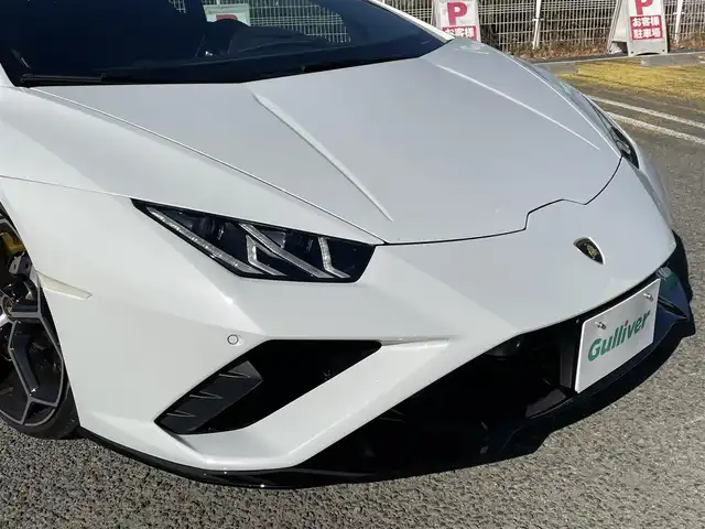 ランボルギーニ ランボルギーニ ウラカン EVO RWD 宮城県 2022(令4)年 0.6万km 白 色コード：LS9R//フロントリフティングシステム//マルチメディアインターフェイス//ラジオ/BT/MSV/スマートフォン連携//パワーシート/シートヒーター//バックカメラ//パーキングアシストシステム(コーナーセンサー)//スマートキー//スペアキー//ETC//社外ドライブレコーダー付きレーダー探知機(Z840DR)//保証書/ディーラー点検R5/6