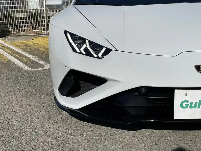 ランボルギーニ ランボルギーニ ウラカン EVO RWD 宮城県 2022(令4)年 0.6万km 白 色コード：LS9R//フロントリフティングシステム//マルチメディアインターフェイス//ラジオ/BT/MSV/スマートフォン連携//パワーシート/シートヒーター//バックカメラ//パーキングアシストシステム(コーナーセンサー)//スマートキー//スペアキー//ETC//社外ドライブレコーダー付きレーダー探知機(Z840DR)//保証書/ディーラー点検R5/6