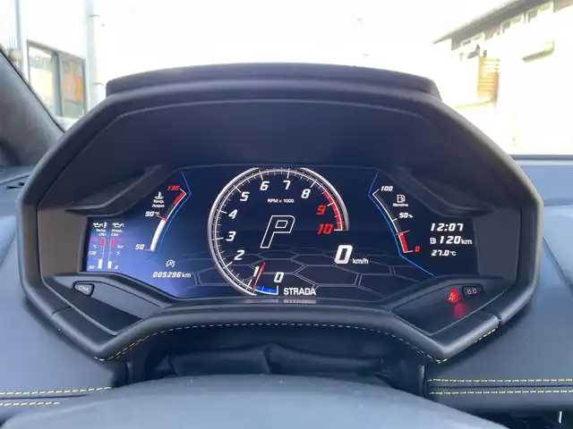 ランボルギーニ ランボルギーニ ウラカン EVO RWD 宮城県 2022(令4)年 0.6万km 白 色コード：LS9R//フロントリフティングシステム//マルチメディアインターフェイス//ラジオ/BT/MSV/スマートフォン連携//パワーシート/シートヒーター//バックカメラ//パーキングアシストシステム(コーナーセンサー)//スマートキー//スペアキー//ETC//社外ドライブレコーダー付きレーダー探知機(Z840DR)//保証書/ディーラー点検R5/6